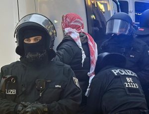 Berlin’de Filistin’e destek yürüyüşünde gerginlik: Çok sayıda gözaltı var