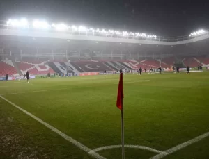 Beşiktaş yönetimi, İsrailli yetkilileri görünce tribünü terk etti