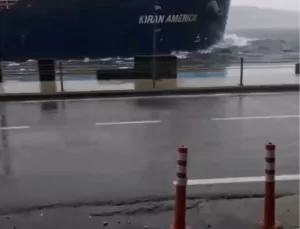 Beykoz’da Fırtına Gemiyi Kıyaya Yoldan Çıkardı