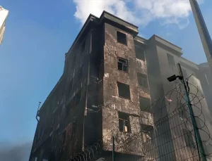 Beylikdüzü’nde 36 Saat Süren Fabrika Yangını