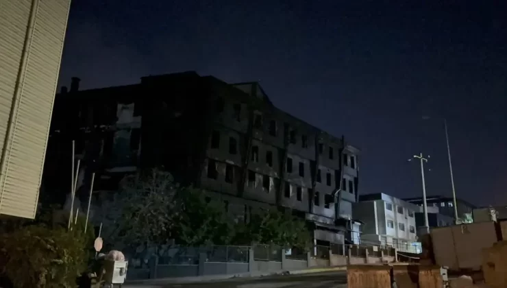 Beylikdüzü’nde Fabrika Yangını 90 Saatten Fazla Sürüyor