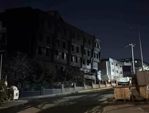 Beylikdüzü’nde Fabrika Yangını Kontrol Altına Alındı