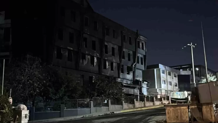 Beylikdüzü’nde Fabrika Yangını Kontrol Altına Alındı