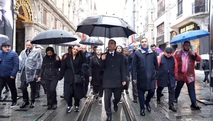 Beyoğlu’nda Atatürk İçin Anma Yürüyüşü Düzenlendi