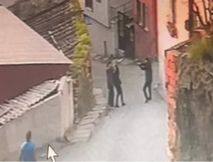 Beyoğlu’nda Bıçaklı Kavga: Bir Kişi Sırtından Vuruldu