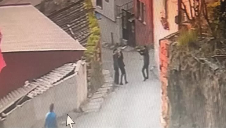 Beyoğlu’nda Bıçaklı Kavga: Bir Kişi Sırtından Vuruldu