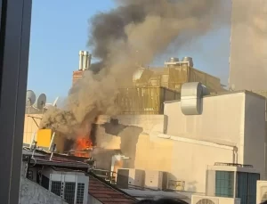 Beyoğlu’nda Otel Çatısında Yangın Çıktı
