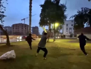 Bıçaklı saldırgan cami cemaati tarafından kovalandı