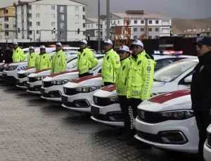 Bitlis’te Emniyet Teşkilatına 12 Yeni Araç Teslim Edildi