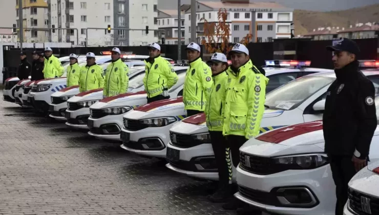 Bitlis’te Emniyet Teşkilatına 12 Yeni Araç Teslim Edildi