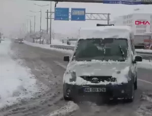 Bitlis’te Kar Yağışı 70 Köy Yolunu Kapadı