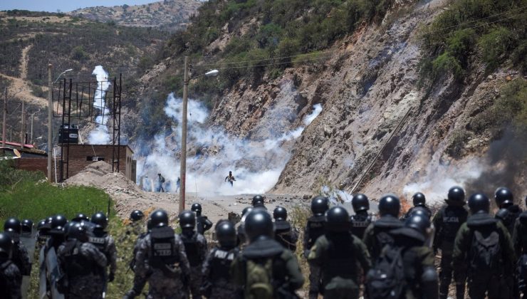 Bolivya’da kışlaya saldırı: 200’ü aşkın asker rehin alındı