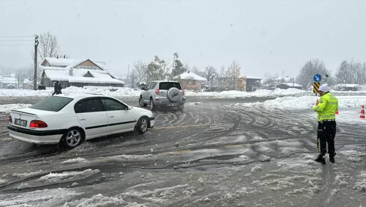 Bolu Dağı’nda Kar Nedeniyle Yol Kapalı