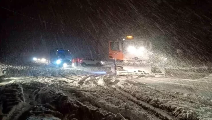 Bolu Dağı’nda Trafik Kar Nedeniyle Durdu