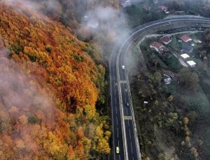 Bolu Dağı’ndan geçen sürücüler mola yerlerinde zirveden manzarayı izliyor