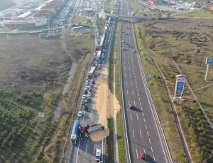 Bolu Otoyolu’nda Tır Devrildi