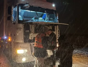 Bolu’da Kar Nedeniyle Ulaşım Kontrollü Açıldı