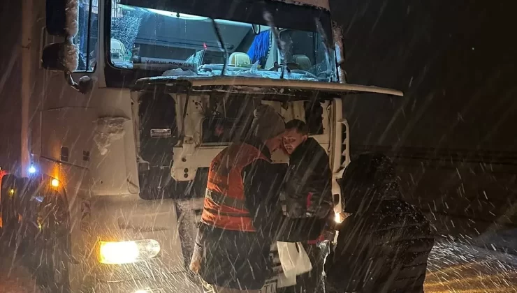 Bolu’da Kar Nedeniyle Ulaşım Kontrollü Açıldı