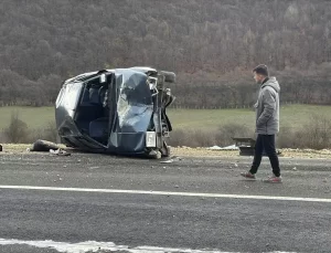Bolu’da Otomobil Devrildi, Sürücü Yaralandı