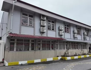 Bornova Belediye Başkanı Eşki, Öğretmenlere Zeytin Fidanı Hediye Etti