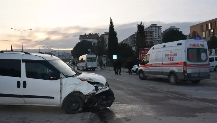 Boyabat’ta servis kazası: 3 yaralı