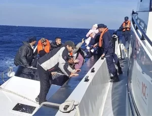 Bozcaada Açıklarında 19 Kaçak Göçmen Kurtarıldı