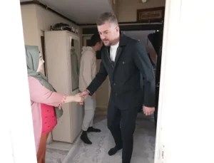 Buca Belediye Başkanı Duman, Saldırıya Uğrayan Temizlik İşçisini Ziyaret Etti