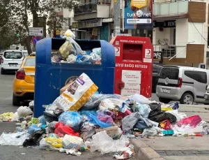 Buca’da Belediye İşçileri Greve Gitti, Sokaklar Çöp İçinde Kaldı