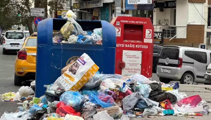 Buca’da Belediye İşçileri Greve Gitti, Sokaklar Çöp İçinde Kaldı