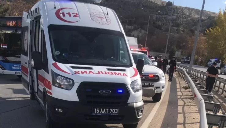 Burdur’da Zincirleme Kaza: 2 Yaralı