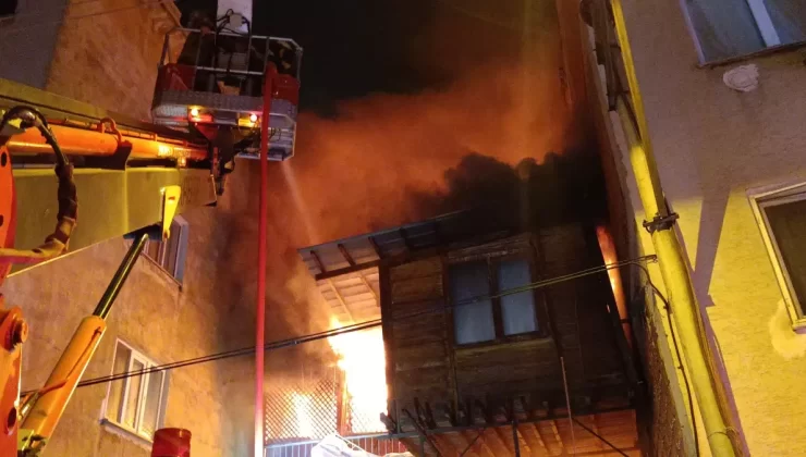 Bursa’da Ahşap Binada Yangın