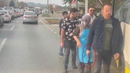 Bursa’da aracını otobüs durağına çekti, kendisini uyaran şoföre silah çekti