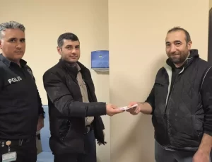 Bursa’da Bulunan 5 Bin TL’yi Polise Teslim Etti