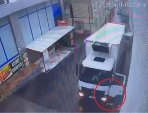 Bursa’da Freni Boşalan Kamyon, Park Halindeki Araçlara Çarptı