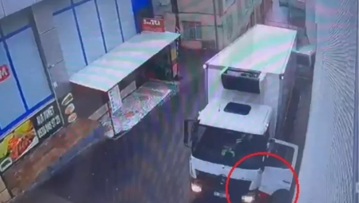 Bursa’da Freni Boşalan Kamyon, Park Halindeki Araçlara Çarptı