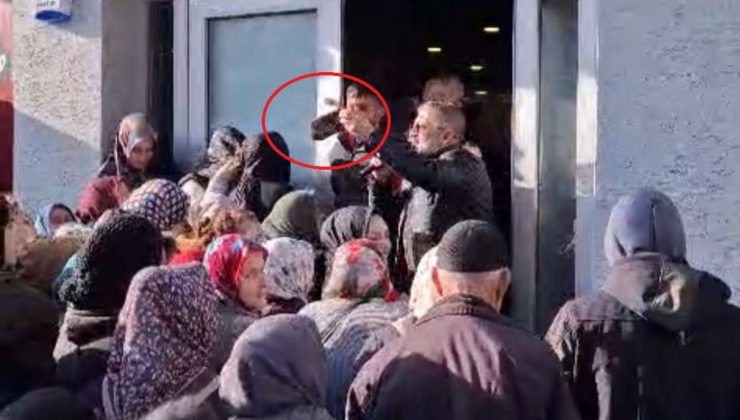 Bursa’da indirim izdihamı: Birbirlerini ezdiler