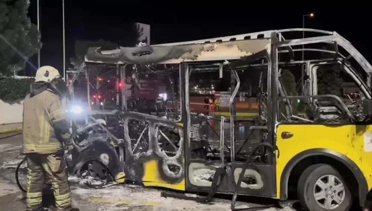 Bursa’da Park Halindeki Belediye Minibüsünde Yangın