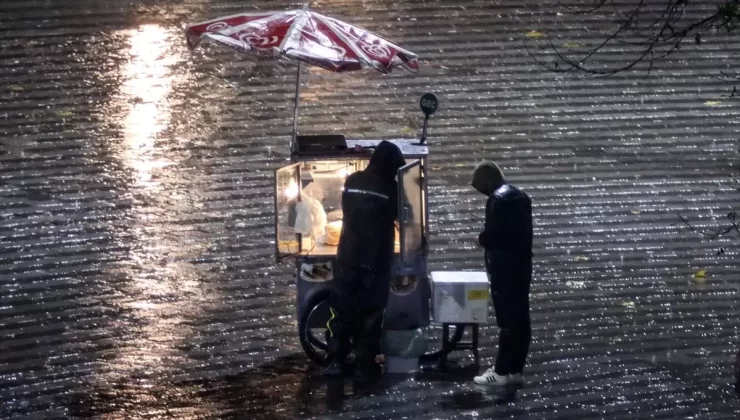 Bursa’da Sağanak Yağış Hayatı Olumsuz Etkiledi