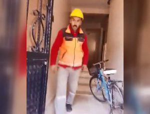 Bursa’da taşeron işçi binaya girerken çamurlu ayakkabılarını çıkarttı