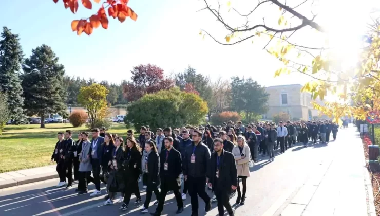 Bursalı Gençler Anıtkabir’i Ziyaret Etti