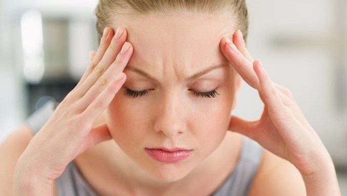 Bütün baş ağrılarının ortak noktası: Migrenin kaynağı ne? Tetikleyici mi, eşlikçi mi?