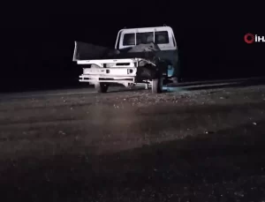 Buzlanan Yolda Kamyonet-Tır Çarpıştı