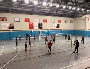 Çağlayancerit’te Öğretmenler Günü Voleybol Turnuvası