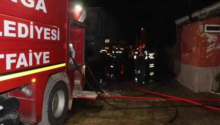 Çanakkale Biga’da Ev Yangını: 1 Ev Yandı, 2 Evde Hasar Oluştu