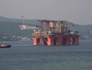 Çanakkale Boğazı’nda Petrol Platforma Önlem