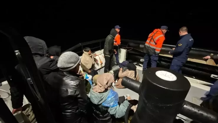 Çanakkale’de 18 Düzensiz Göçmen Kurtarıldı