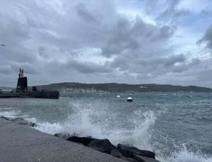 Çanakkale’de Lodos Feribot Seferlerini İptal Etti