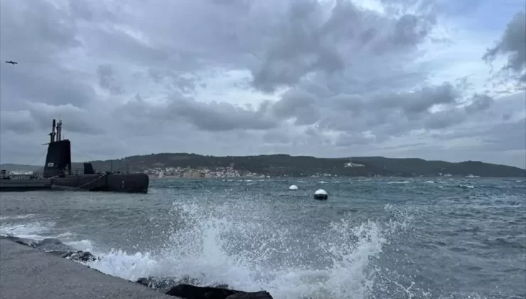 Çanakkale’de Lodos Feribot Seferlerini İptal Etti