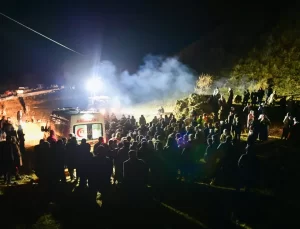 Çatak’ta Sağanak Yağış Sonrası Kaya Düşmesi: 1 Ölü, 1 Yaralı