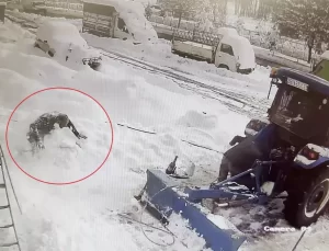 Çatıdan Düşen Kar Kütlesi Lastik Tamircisinin Üzerine Düştü